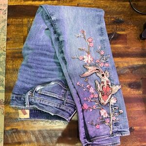 Driftwood Marilyn jeans with Koi embroidery size 30